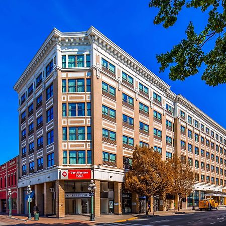 BEST WESTERN PLUS Carlton Plaza Hotel Victoria Exterior foto