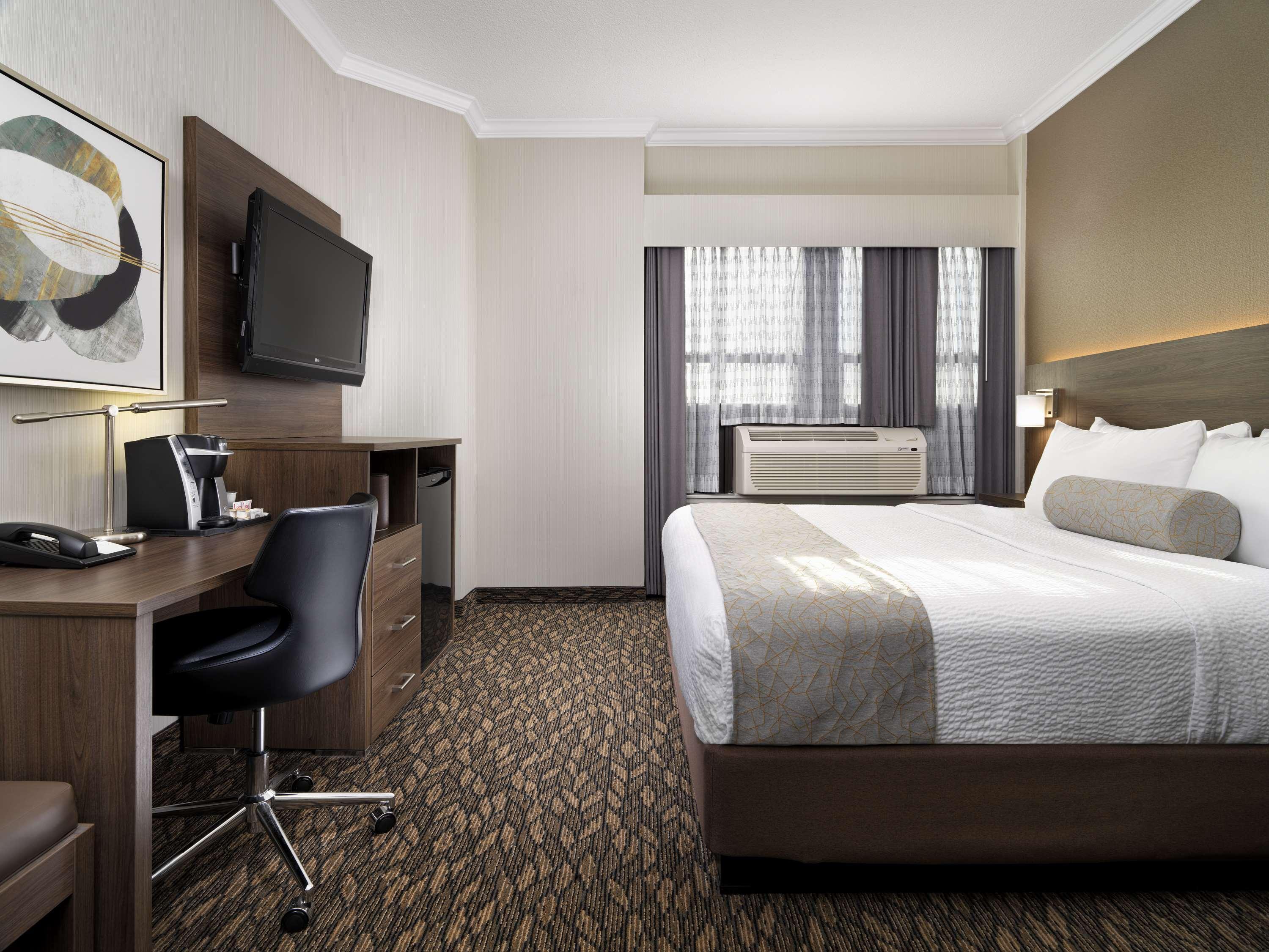 BEST WESTERN PLUS Carlton Plaza Hotel Victoria Exterior foto