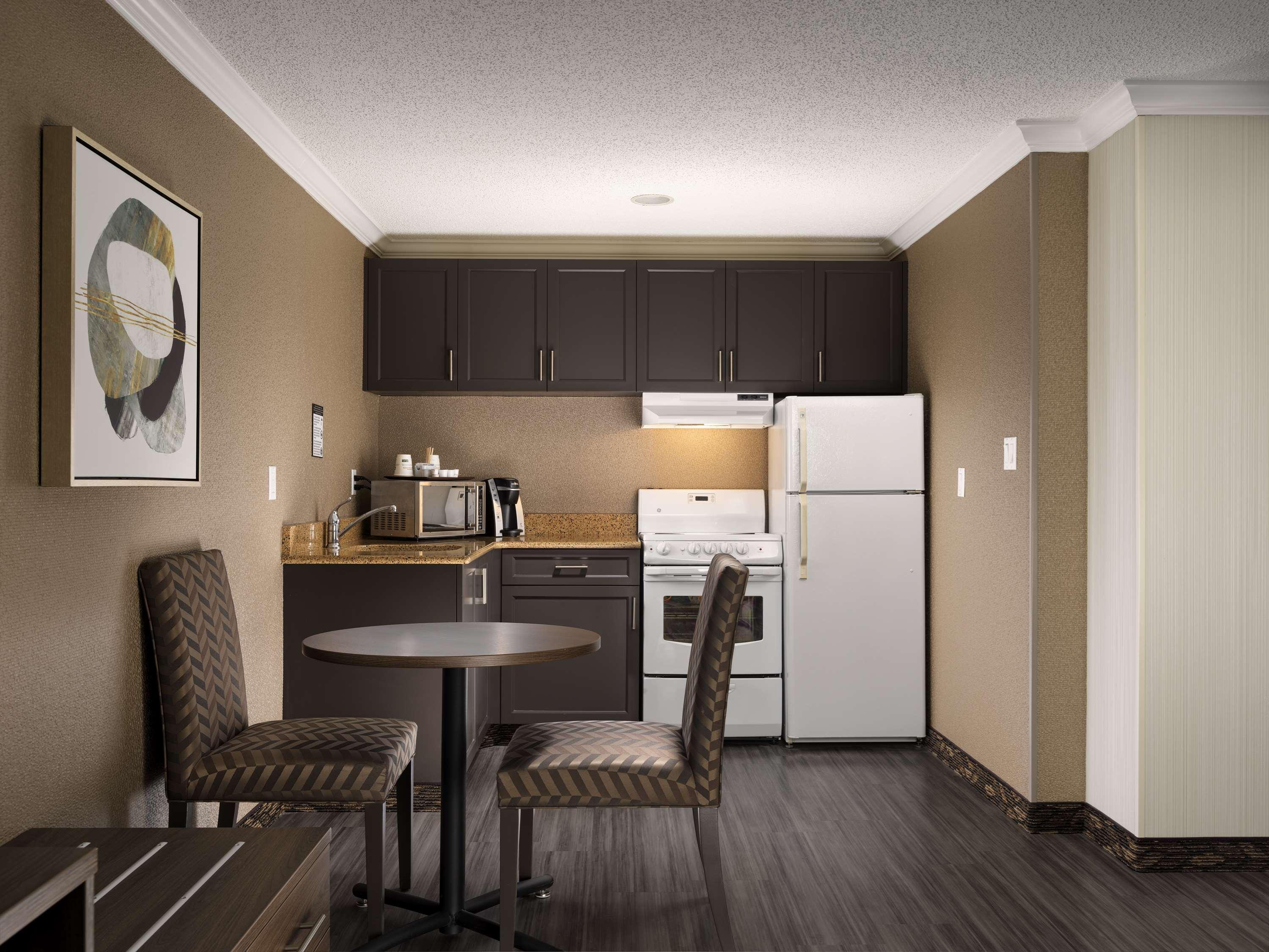 BEST WESTERN PLUS Carlton Plaza Hotel Victoria Exterior foto
