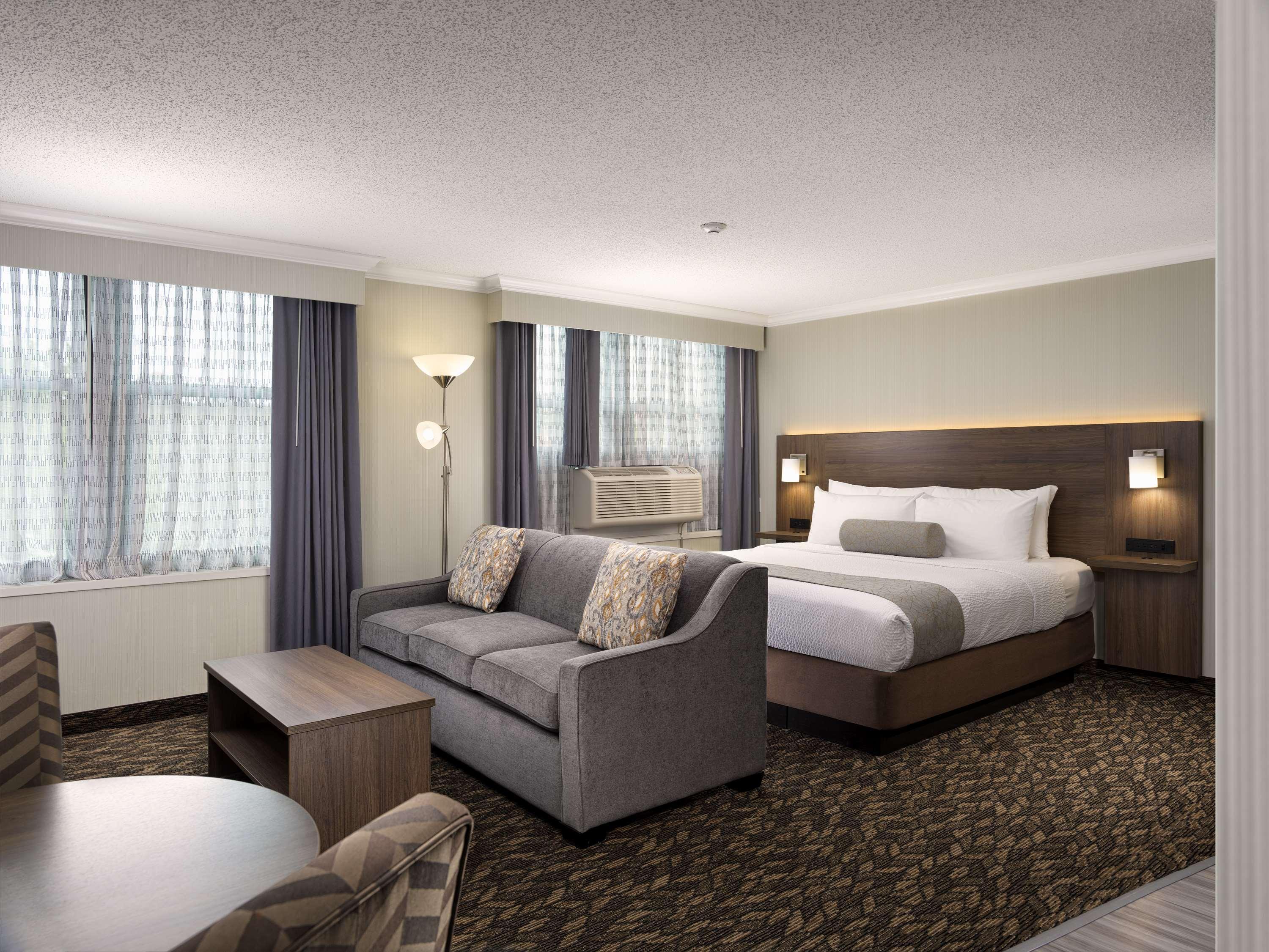 BEST WESTERN PLUS Carlton Plaza Hotel Victoria Exterior foto