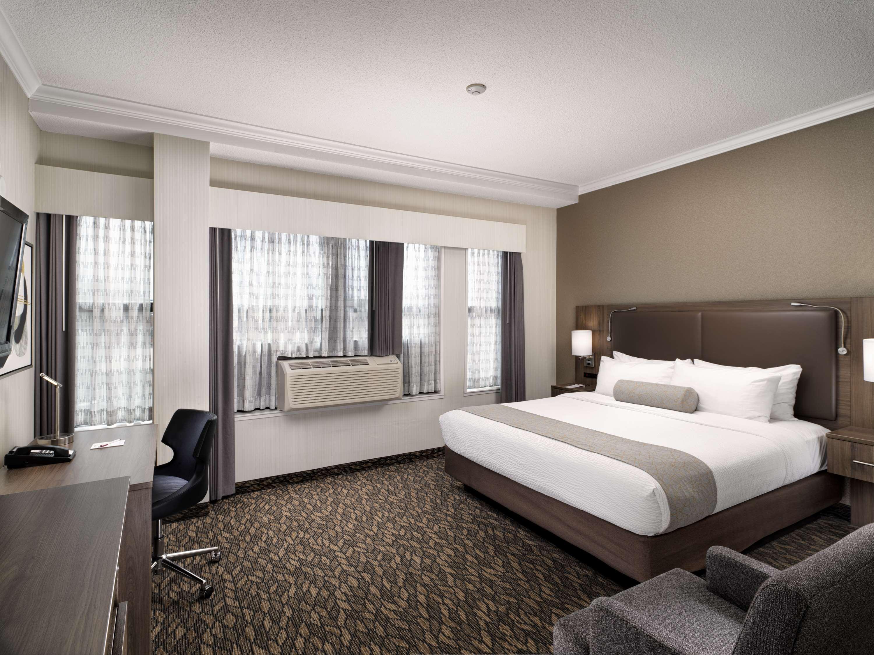 BEST WESTERN PLUS Carlton Plaza Hotel Victoria Exterior foto