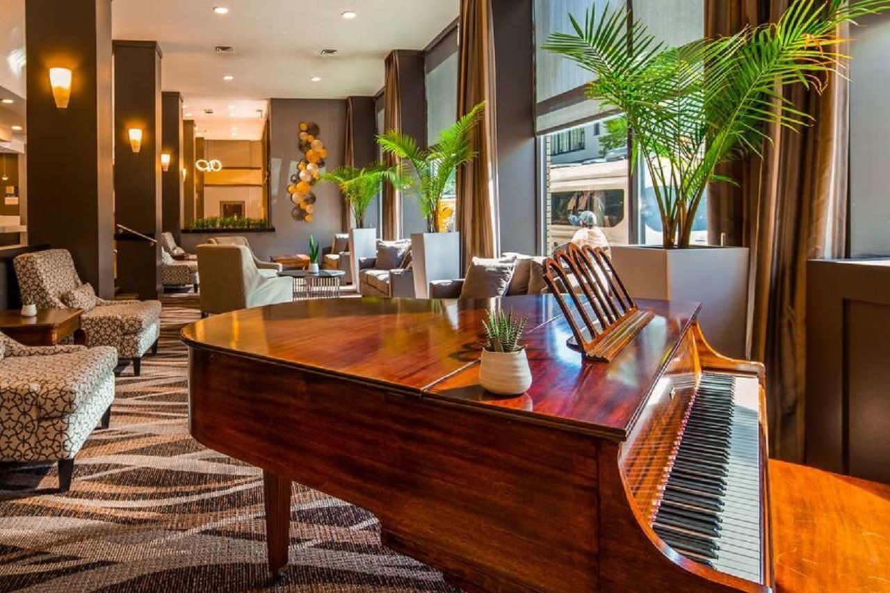 BEST WESTERN PLUS Carlton Plaza Hotel Victoria Exterior foto